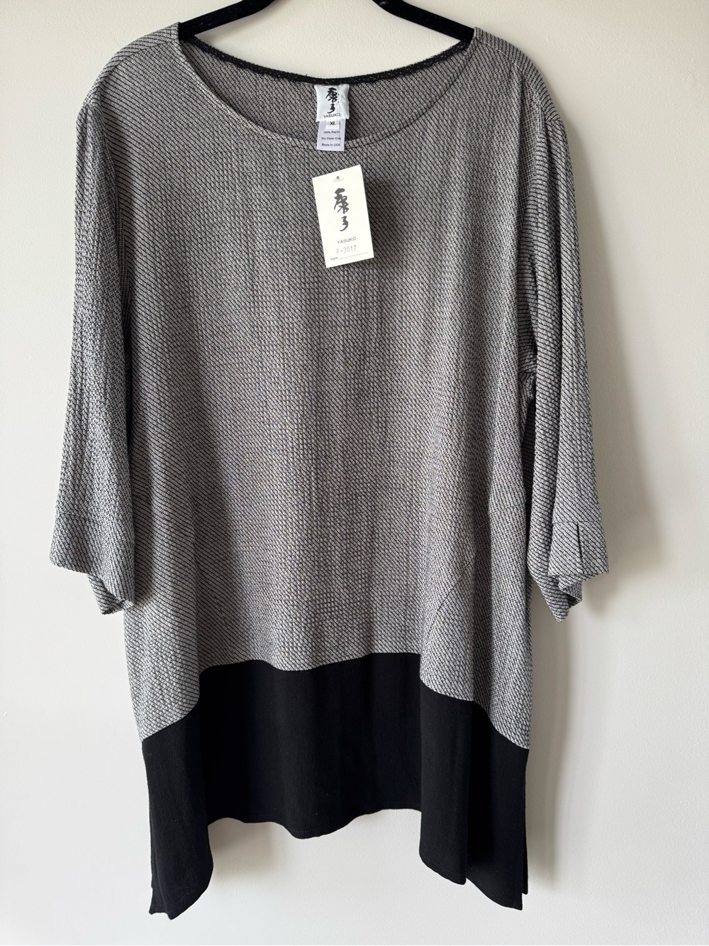 Relaxed Two-Tone Gray & Black Tunic Top